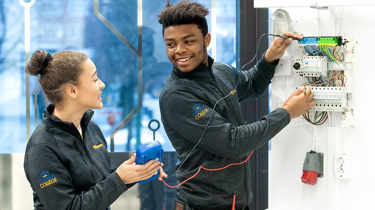 Elever från Wijkmanska gymnasiet som läser El- och energi. 