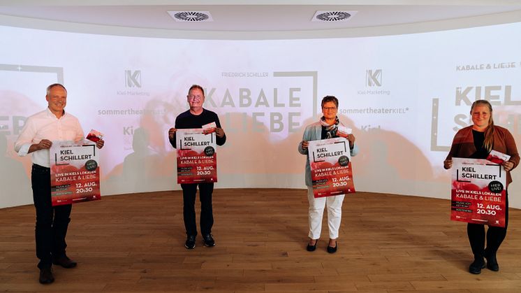Die Verantwortlichen stellen Kiel Schillert vor, v.l.: Roland Schneider, Theater Kiel,  Rainer Pasternak, Kulturreferent LH Kiel, Renate Treutel, Bürgermeisterin LH Kiel und Alisa Goetzke, Projektleiterin Kiel-Marketing
