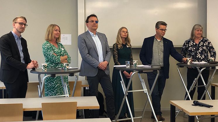 Panelen: Fredrik Christensson, riksdagsman (c),  Jeanette Lindh Svanqvist, Bengtsfors kommun, Martin Hellström, rektor Högskolan Väst, Ulrika Hedkrok, eDit, Martin Carling, Fyrbodals kommunalförbund samt Kerstin Grundén, Högskolan Väst.