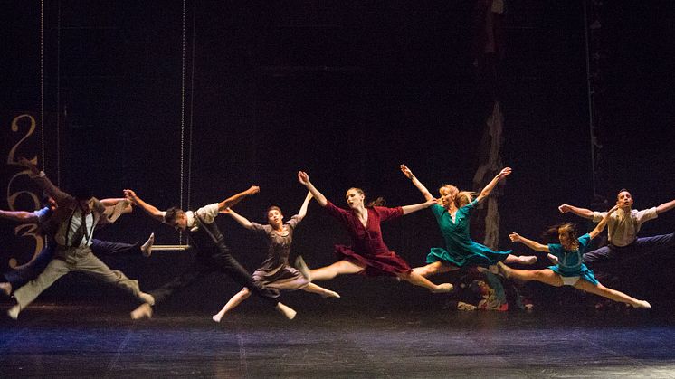 Anne Frank gruppo salto1. Foto di F.Parenzan.jpg