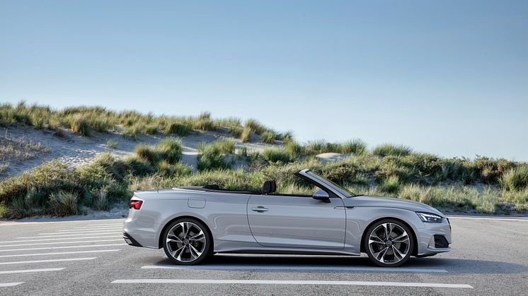 Audi A5 Cabriolet (florettsølv)