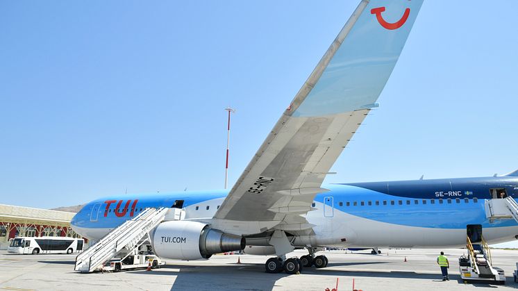 boeing-767-on-ground-tui-fly