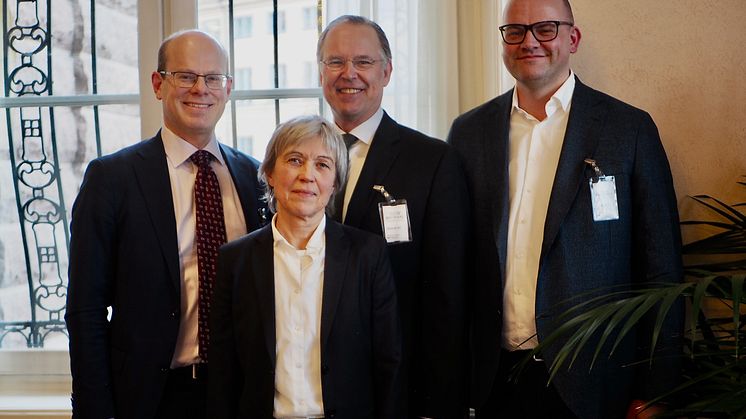 Från vänster i bild: Erik Thornström från Energiföretagen, Lotta Bångens från Energieffektiviseringsföretagen, Anders Borg fd. finansminister och Geir Thomas Fossum från Beijer Byggmaterial