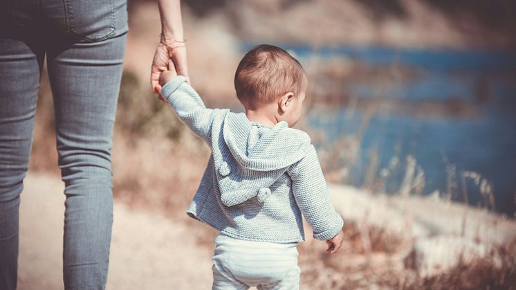 Fler vill adoptera ensamkommande flyktingbarn – men processen är komplicerad