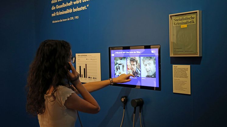 Zeitgeschichtliches Forum Leipzig: Ausstellung "Tatort. Mord zur besten Sendezeit"