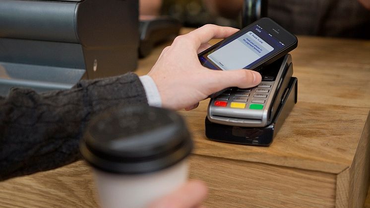 Оборотът с безконтактни карти Visa в България е нараснал с над 600% през 2015 г.