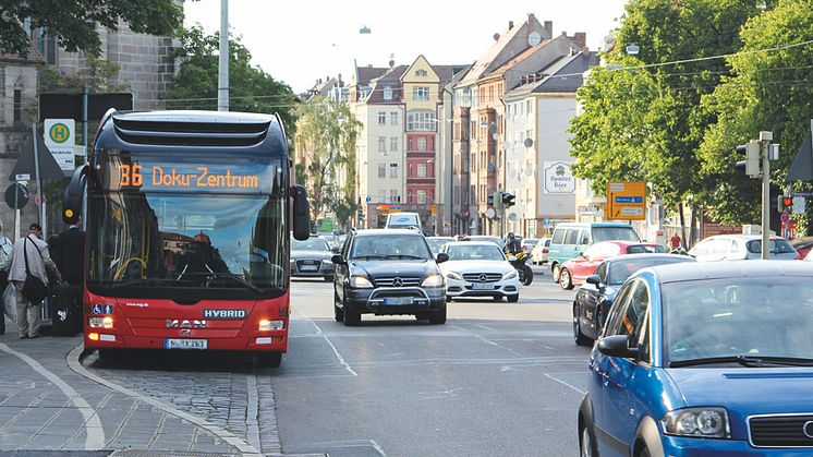20. Juni  - Tag der Verkehrssicherheit: Richtiges Verhalten an Bushaltestellen