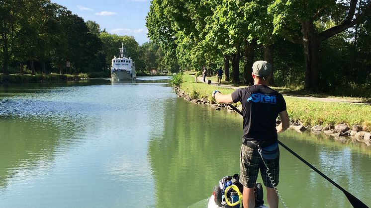 Paddla SUP längs Göta kanal