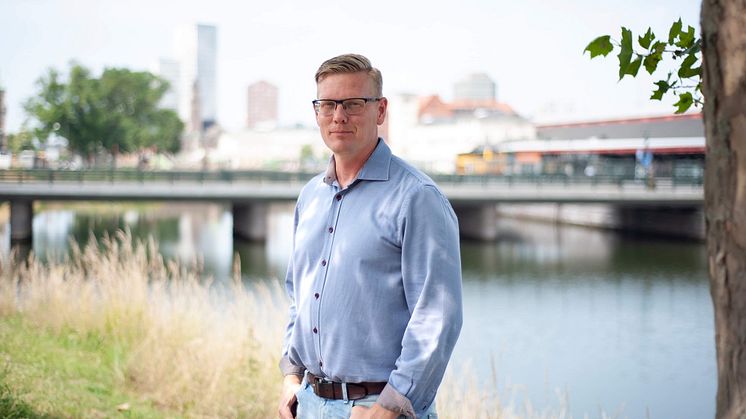 Andreas Holmgren, hållbarhetschef på Byggfirman Otto Magnusson, redogjorde för LFM30. 170 är anslutna varav 39 byggherrar har påbörjat projekt i syfte att bygga i Malmö senast 2030. Bild: Byggfirman Otto Magnusson