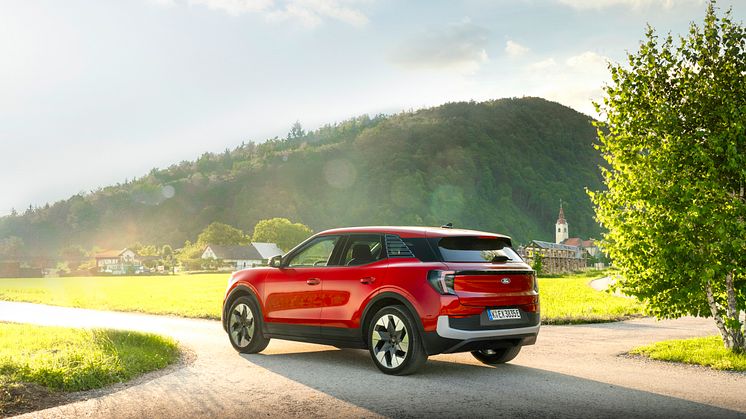 FORD EXPLORER RAPID RED 2024 (6).jpg