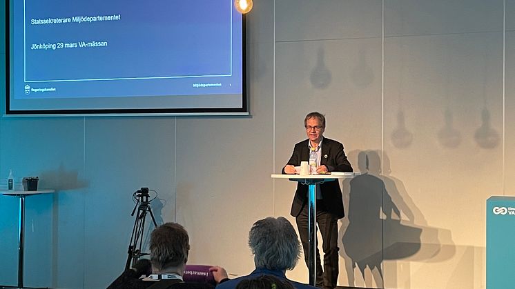 Anders Grönvall, statssekreterare hos klimat- och miljöminister Annika Standhäll, presenterade bland annat sin utredning ”Vägen till hållbara vattentjänster” under tisdagens inledande seminariepunkt.