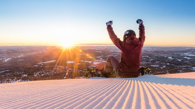 Fredag er det sesongåpning i Trysil og Åre. Lørdag er gratis skikjøring i Hemsedals barneområde. Nå er sesongen i gang. Foto: Ola Matsson