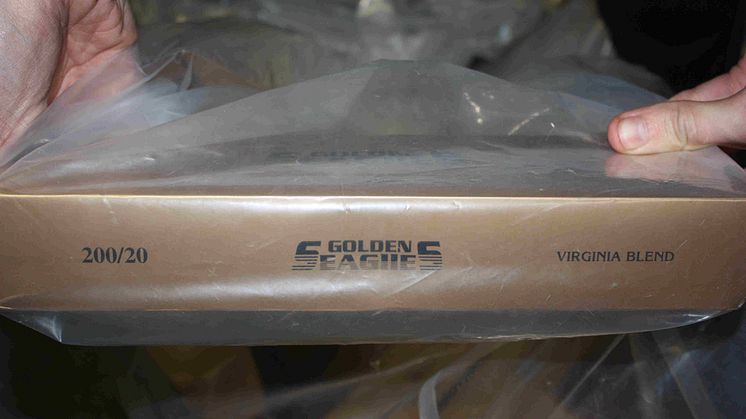 NW 03 14 smuggled cigarette Golden Seaglles brand 4