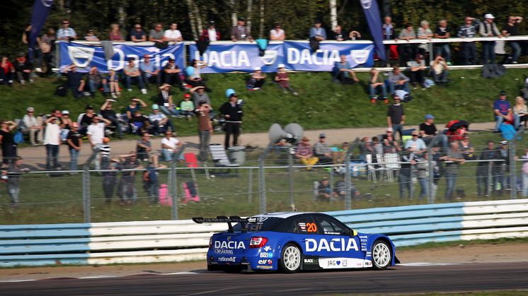 Tusen Dacia-anhängare till STCC-finalen för att heja fram Mattias Andersson