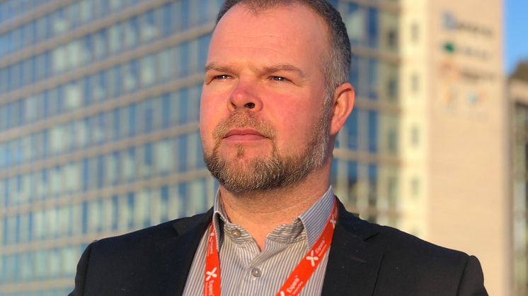 - Vi er et konsulentselskap med dyktige fagfolk innen utvikling, UX, sikkerhet og produktutvikling, så her kan vi virkelig bidra til noe som både er viktig og akutt, sa Kenneth Kallestad, regionsjef IT i Experis i forkant av helgens hackaton..