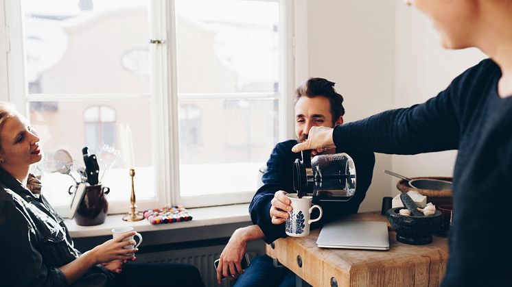 Goda relationer till grannarna skapar inte bara trygghet och trivsel, det är även bra för hälsan, visar forskning. Foto: Johnér Bildbyrå