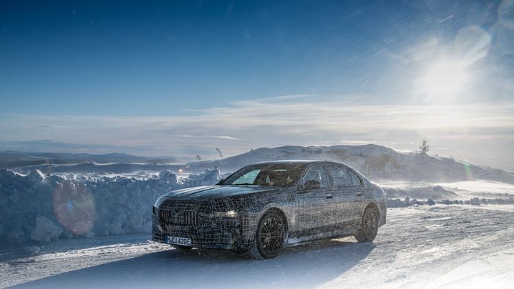 Kestotestit lumella ja jäällä: BMW i7 -mallia testataan Arjeplogissa Ruotsin Lapissa