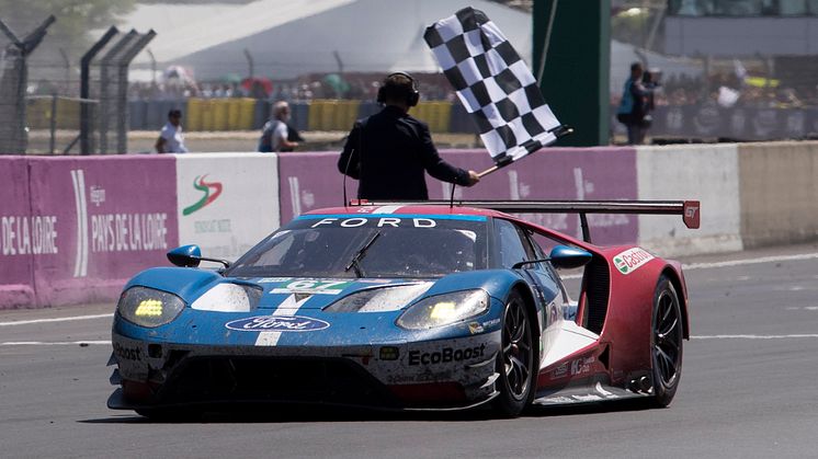 Ford GT 67 krydser målstregen som nummer to til Le Mans 2017