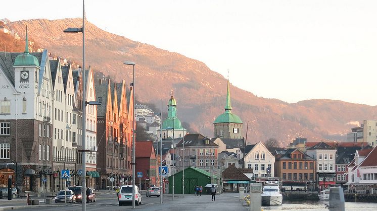 Domkirken och Korskirken sedda från Bryggen, Bergen