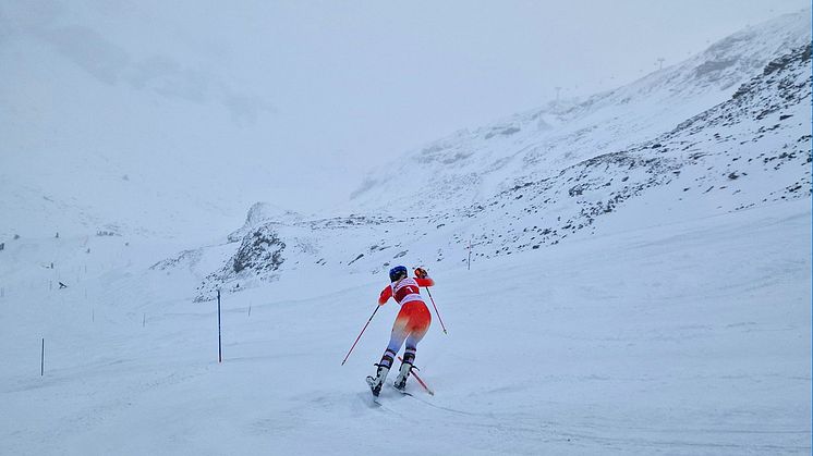 Erfolgreiche Rennen trotz schwierigen Wetterbedingungen: FIS-Slalom-Fahrerin auf der Rennpiste im Engetal
