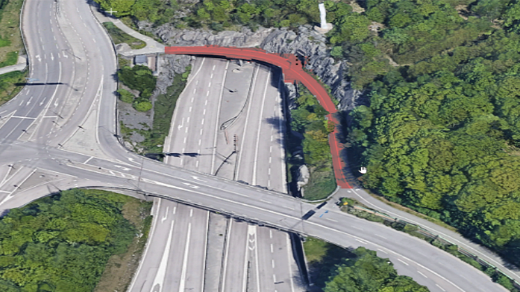 Den röda markeringen på bilden visar var gång- och cykelvägen vid Lundbytunneln tillfälligt kommer att stängas av.