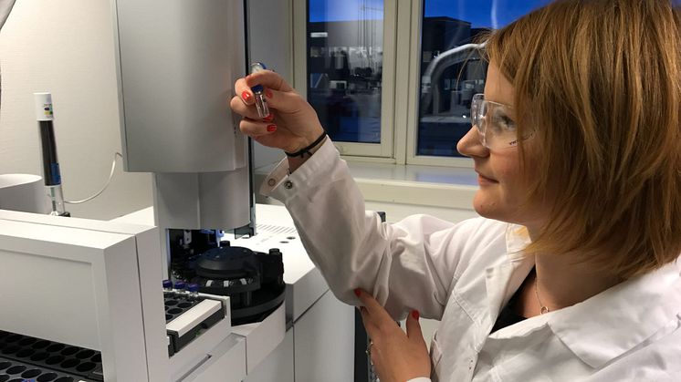Forsker i laboratorie