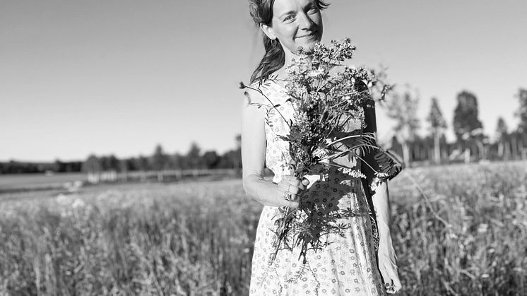 "Anna Ihlis har hittat ett eget sätt att fylla orden med extra nyanser och stämningar, från det intima och sköra, till det storslagna och euforiska"