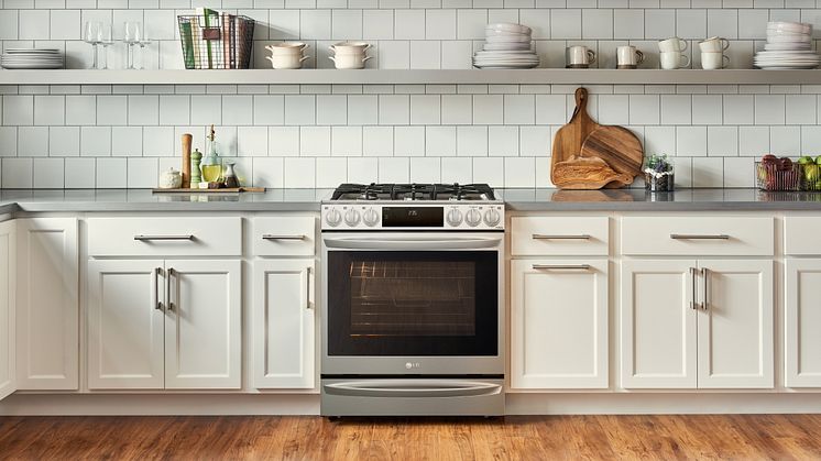 LG Air Sous Vide InstaView_Lifestyle 02