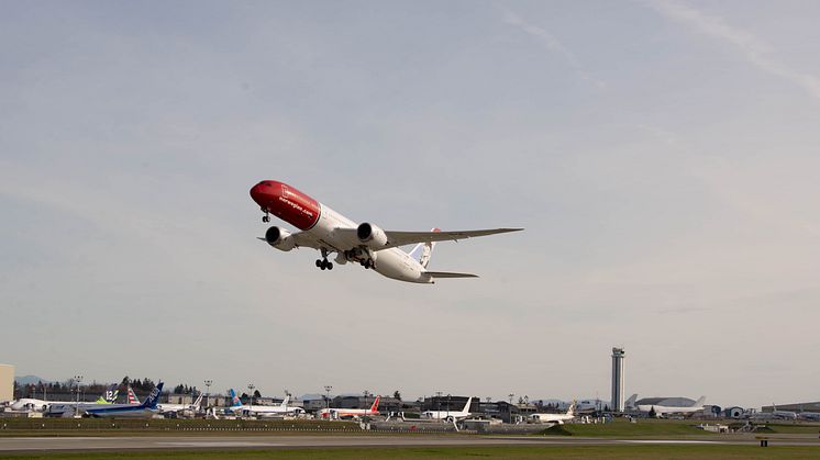 Dreamliner 787-9 EI-LNI "Greta Garbo" despegando de Seatlle.