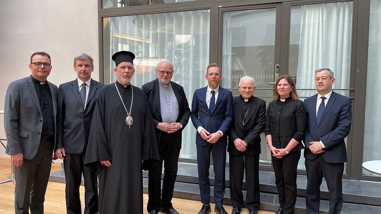 Från vänster: Jan Eckerdal; Sveriges kristna råd, Peter Pavlovic; CEC, Metropolit Cleopas; CEC, kardinal Anders Arborelius, socialminister Jakob Forssmed, mgr Mariano Crociata; COMECE, Sofia Camnerin; generalsekreterare för Sveriges kristna råd, , Al
