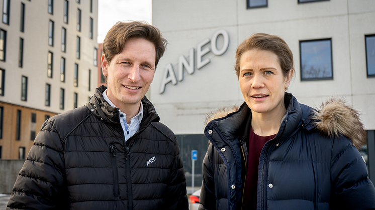 Mathew Creese (t.v.), balanse- og portefølje-spesialist, og Ragnhild Remmen Bull, avdelingsleder Energy Management Services i Aneo, tar stadig nye markedsandeler i Sverige. 