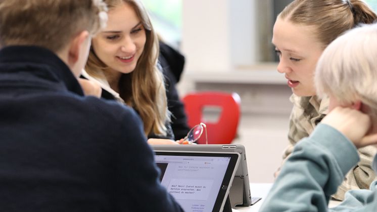 Medienkompetenzzentrum Vechta - Schülerinnen und Schüler lernen über Desinformation und Fake News