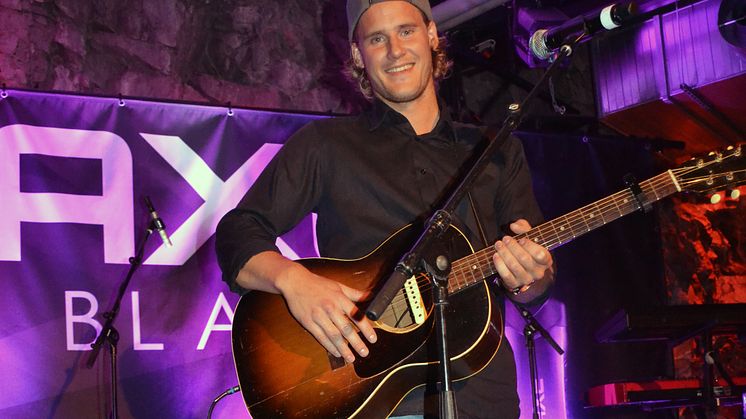 Idag släpper David Dahl – vinnaren av AXE BLACK MUSIC – sin version av låten Ocean