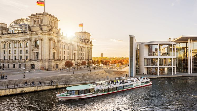 Berlin: Bootstour auf der Spree, Reichstag und Paul-Löbe-Haus 