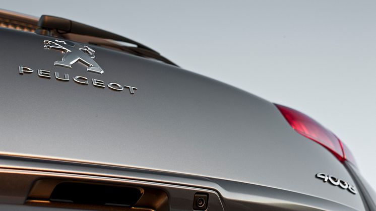 Världspremiär för robusta kompaktsuven Peugeot 4008
