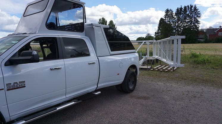 Pressinbjudan: Världsunika startbilen klar – Provåk den först!