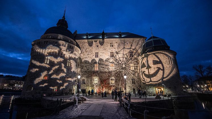 Örebro slott har pyntet seg for høstgjestene. Foto: Örebro Kompaniet. 
