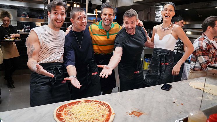 Bewiesen Talent an der Pizzastation: Joshua u. Aaron Keller, Tom Beck, Mark Keller und Rebecca Mir.