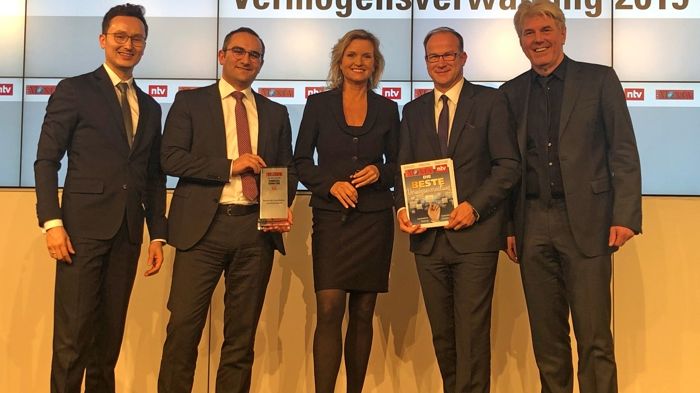 v.l. Kamil Javier Torres, apoBank Köln, Timo Steinbusch, Carola Ferstl, Moderatorin, Clemens Berendt, apoBank Portfoliomanagement, Frank Pöpsel, Chefredakteur Focus Money