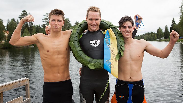 Segrare Andreas Waschburger med tvåan Christopher Jedel och trean Nicholas Rollo. Foto: Mickan Palmqvist, Ateljé L-Foto