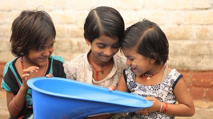 LIXIL_UNICEF_Make A Splash_picture 1.JPG