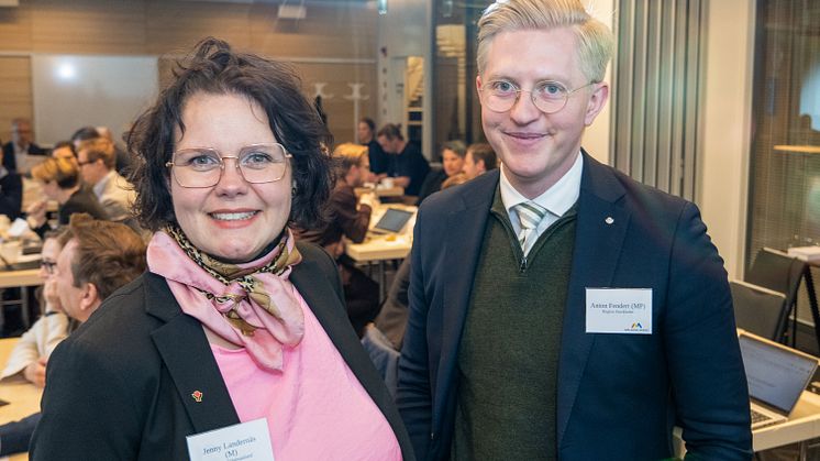 Jenny Landernäs (M), regionråd Region Västmanland och Anton Fendert (MP), trafikregionråd Region Stockholm. Foto: Aksel Örn Ekblom/Mälardalsrådet.