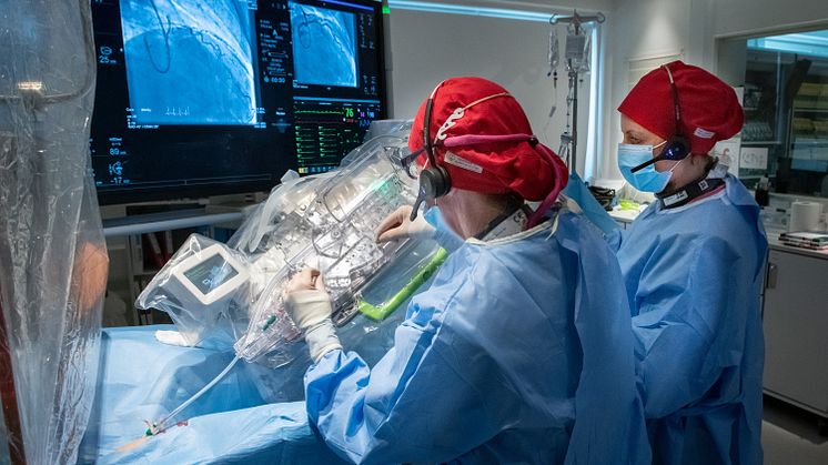 Det första robotassisterade kranskärlsingreppet har under föregående vecka utförts på kardiologiska kliniken på Södersjukhuset