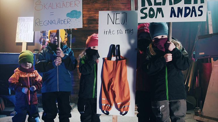 Skalrebellerna i protest mot galonkläder