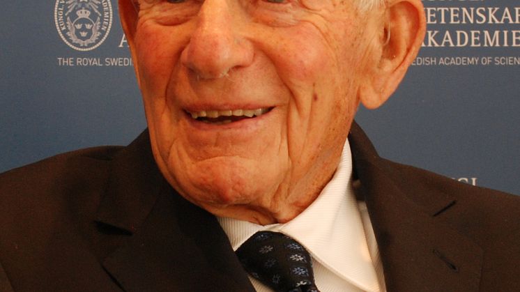 Hi-res image - OINA - Walter Munk