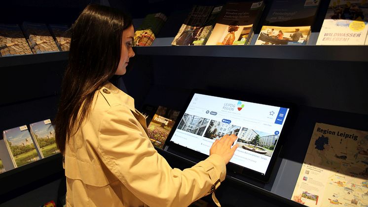 Tourist-Information Leipzig - Informationsbereich mit Touch Pads