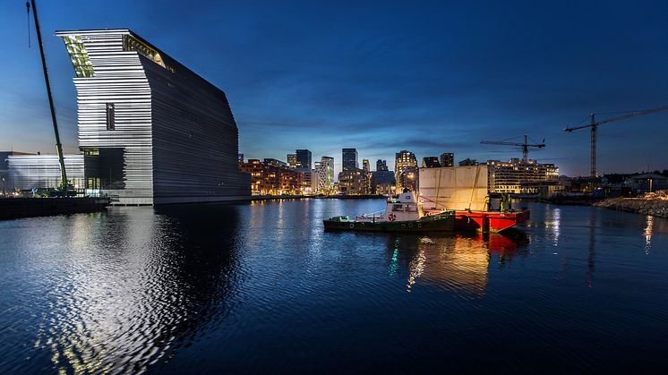 The Sun Oil on canvas from 1910-1911, is one of the two largest works being slid through the wall of the new museum building at Bjørvika