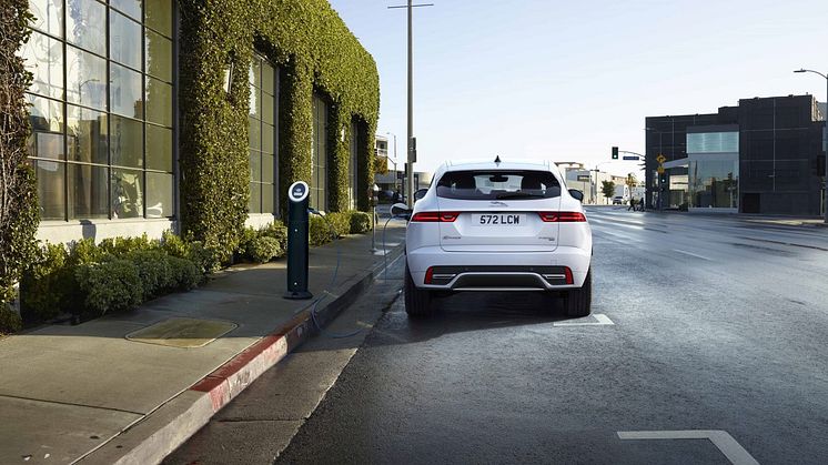 Nye Jaguar E-PACE: Med nytt interiør og eksteriør, og valget mellom Plug-in hybrid og mild-hybrid.