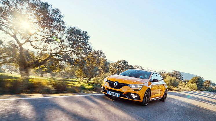 Mens vi venter på dansk introduktion af Megane RS læser vi et flot halvårsregnskab