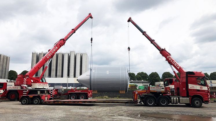 Spectacular transport: tanks that people are happy about. 